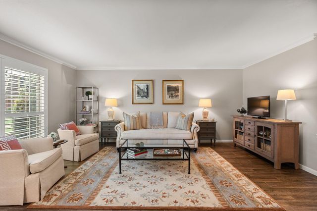 5855 Valley Forge Drive 109, Houston, TX 77057