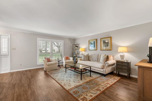 5855 Valley Forge Drive 109, Houston, TX 77057