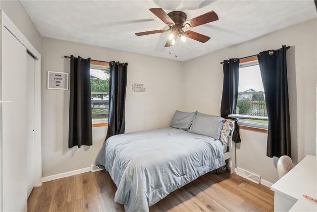 802 12th Street E, Vinton, IA 52349