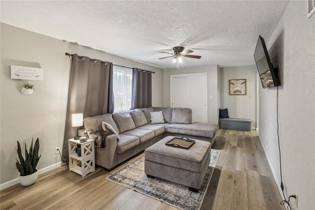 802 12th Street E, Vinton, IA 52349