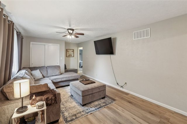 802 12th Street E, Vinton, IA 52349