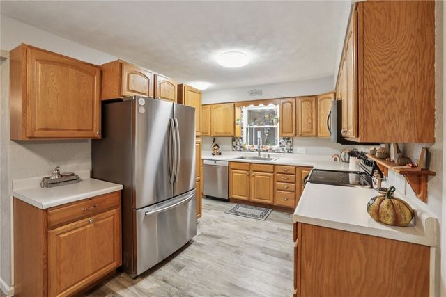 802 12th Street E, Vinton, IA 52349