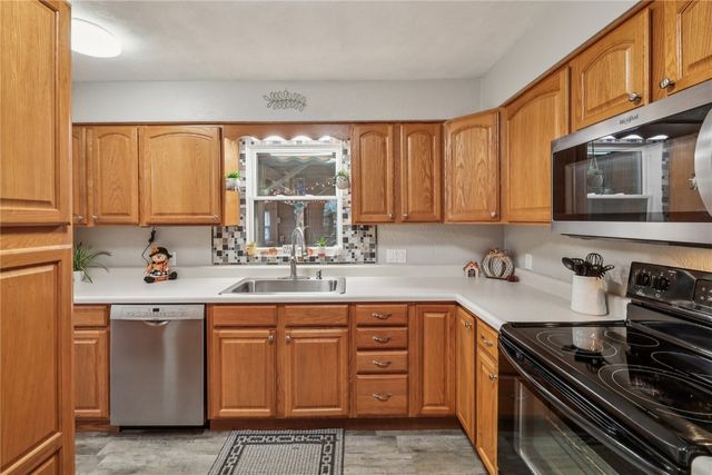 802 12th Street E, Vinton, IA 52349