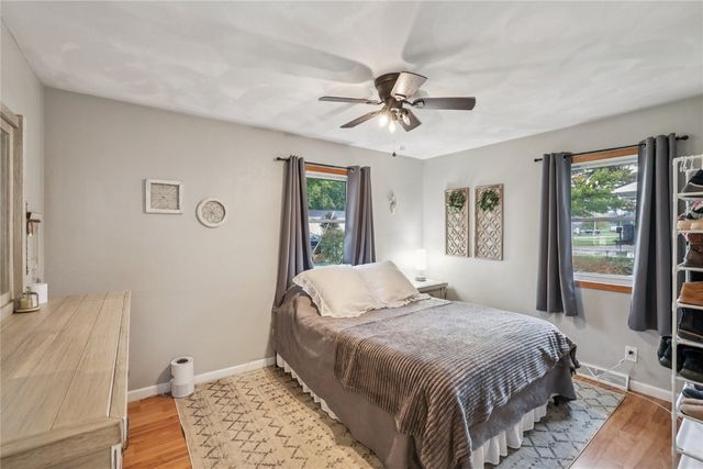 802 12th Street E, Vinton, IA 52349