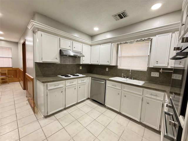 9002 Sabastian Drive, Houston, TX 77083