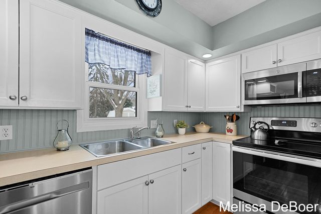 6857 Linden Avenue Se, Gaines Twp, MI 49548