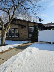 2731 Roundtree Drive S, Troy, MI 48083
