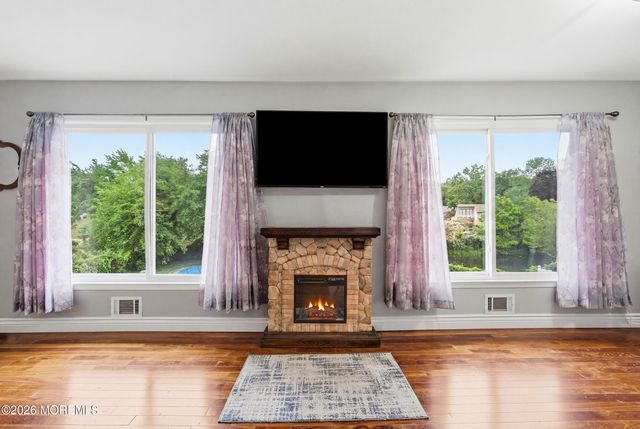 652 Brookside Drive, Toms River, NJ 08753
