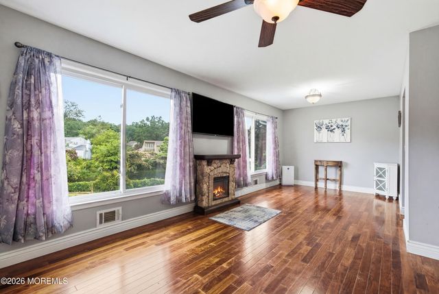 652 Brookside Drive, Toms River, NJ 08753