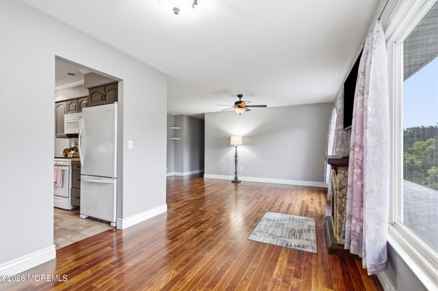 652 Brookside Drive, Toms River, NJ 08753