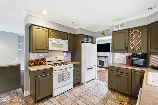 652 Brookside Drive, Toms River, NJ 08753