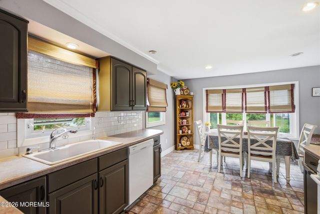 652 Brookside Drive, Toms River, NJ 08753