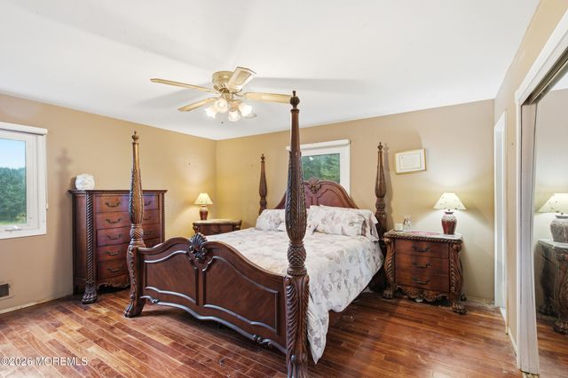 652 Brookside Drive, Toms River, NJ 08753