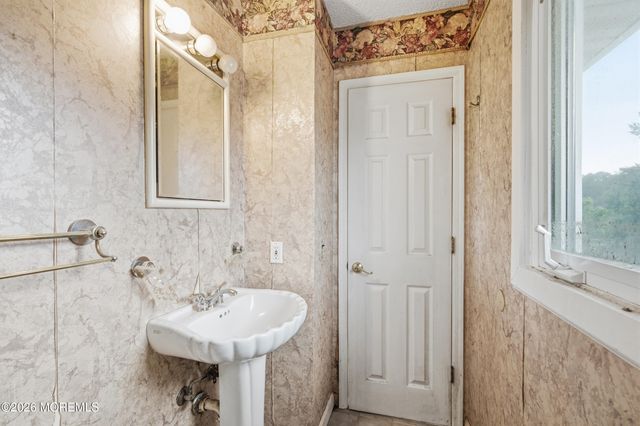 652 Brookside Drive, Toms River, NJ 08753