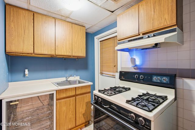 652 Brookside Drive, Toms River, NJ 08753