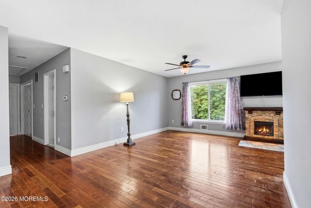 652 Brookside Drive, Toms River, NJ 08753
