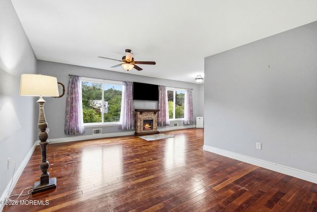 652 Brookside Drive, Toms River, NJ 08753