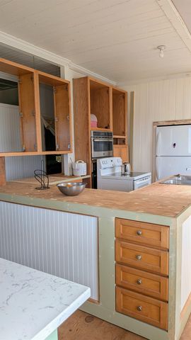 1242 Houston St, Lanai City, HI 96763