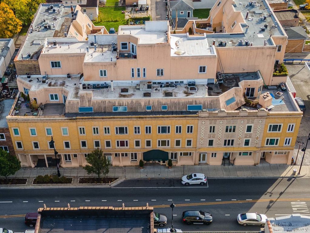 6337 Roosevelt Road 309, Berwyn, IL 60402