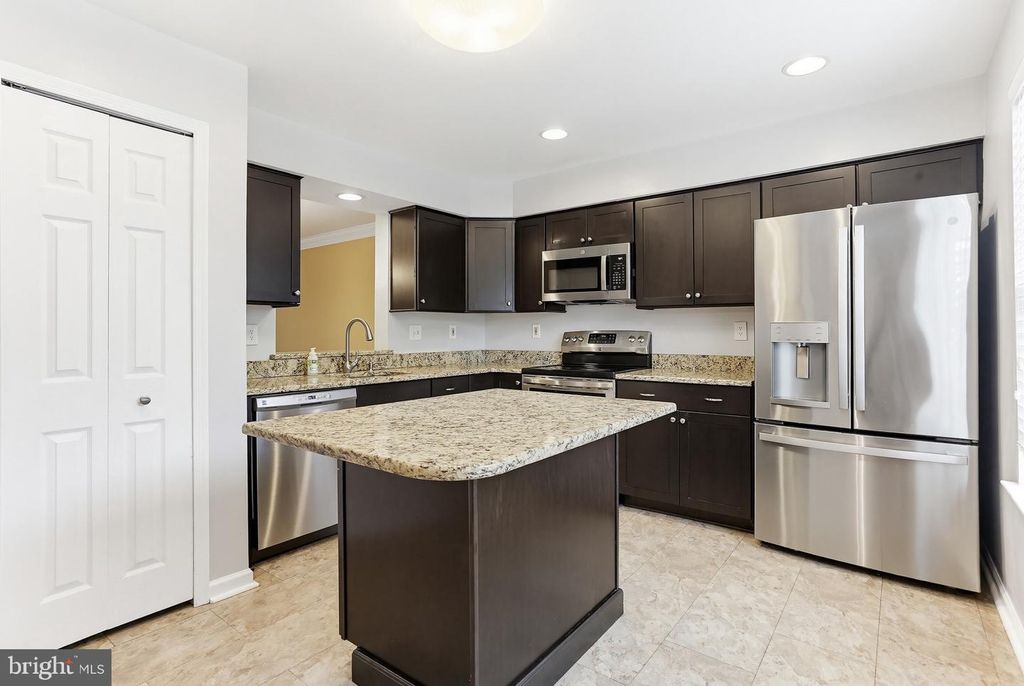 Image 5 of property listing at 6102 LITTLE FOXES RUN, Columbia, MD 21045