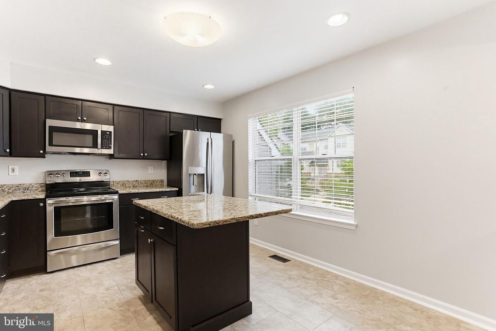 Image 7 of property listing at 6102 LITTLE FOXES RUN, Columbia, MD 21045