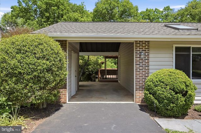 35 BISCAYNE PL, Sterling, VA 20164