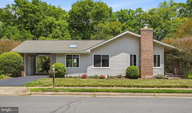 35 BISCAYNE PL, Sterling, VA 20164