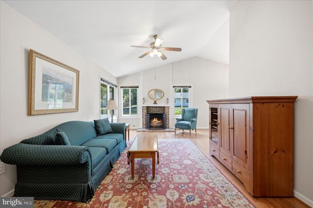 35 BISCAYNE PL, Sterling, VA 20164
