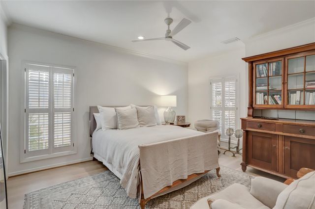 2703 Mid Lane 4, Houston, TX 77027