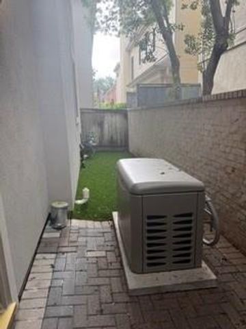 2703 Mid Lane 4, Houston, TX 77027