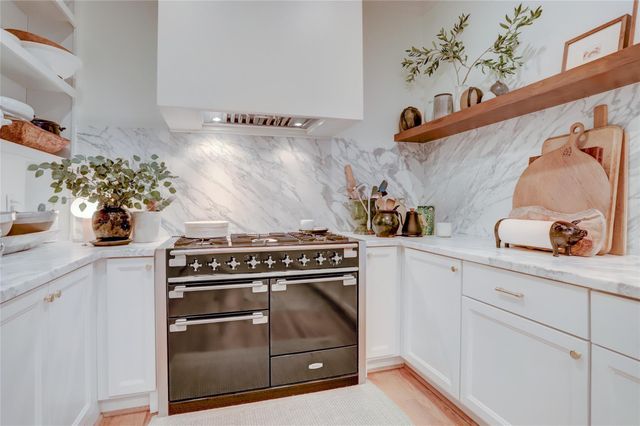 2703 Mid Lane 4, Houston, TX 77027