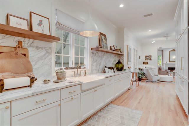 2703 Mid Lane 4, Houston, TX 77027