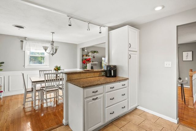 5 Hawthorne Circle, Northborough, MA 01532