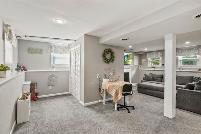 5 Hawthorne Circle, Northborough, MA 01532
