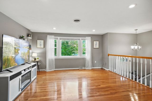 5 Hawthorne Circle, Northborough, MA 01532