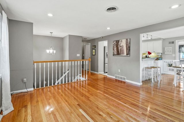 5 Hawthorne Circle, Northborough, MA 01532