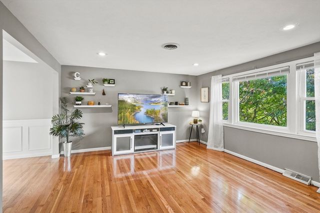 5 Hawthorne Circle, Northborough, MA 01532