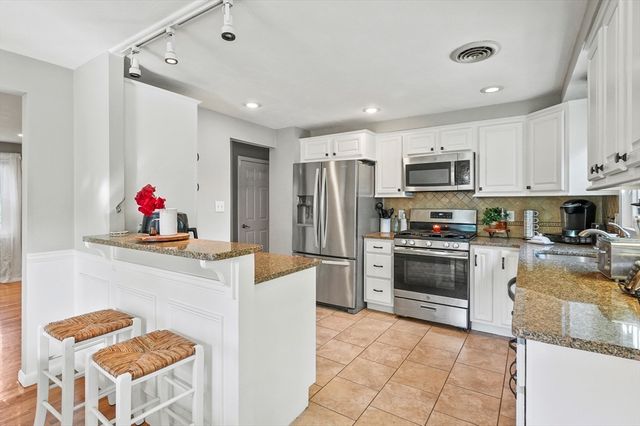 5 Hawthorne Circle, Northborough, MA 01532