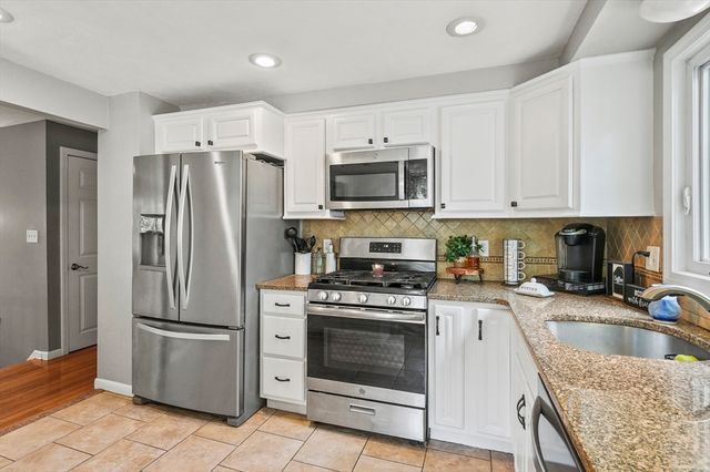 5 Hawthorne Circle, Northborough, MA 01532