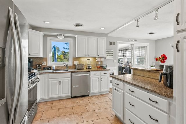 5 Hawthorne Circle, Northborough, MA 01532