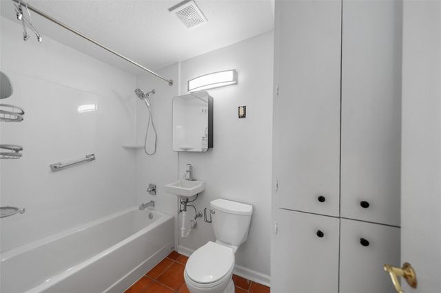 7303 Long Point Road, Houston, TX 77055