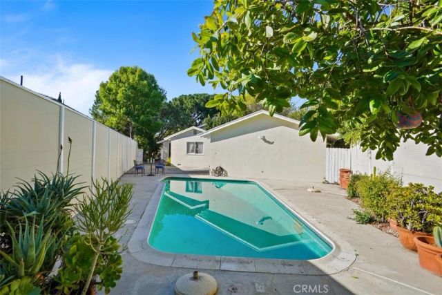 8636 Delco, Winnetka, CA 91306