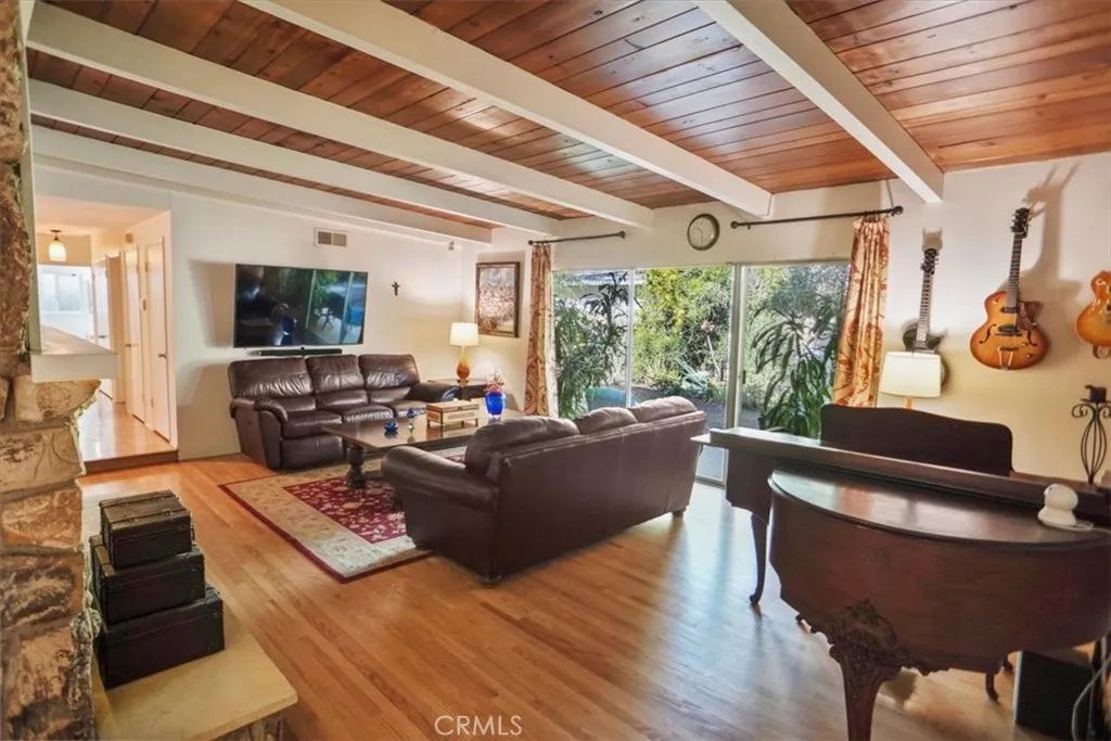 8636 Delco, Winnetka, CA 91306