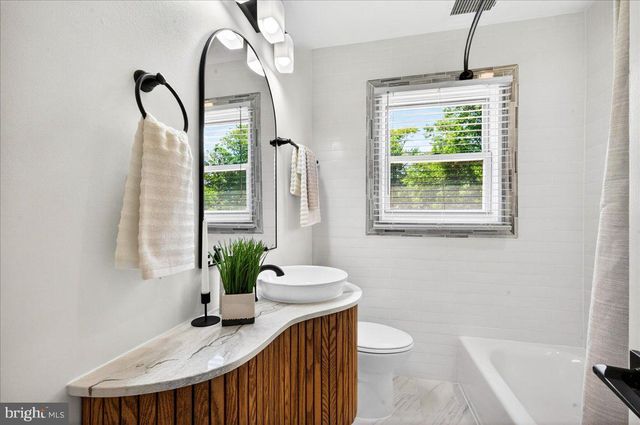 4448 W BRADDOCK RD, Alexandria, VA 22304