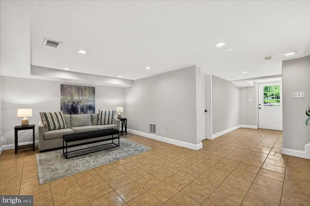 4448 W BRADDOCK RD, Alexandria, VA 22304