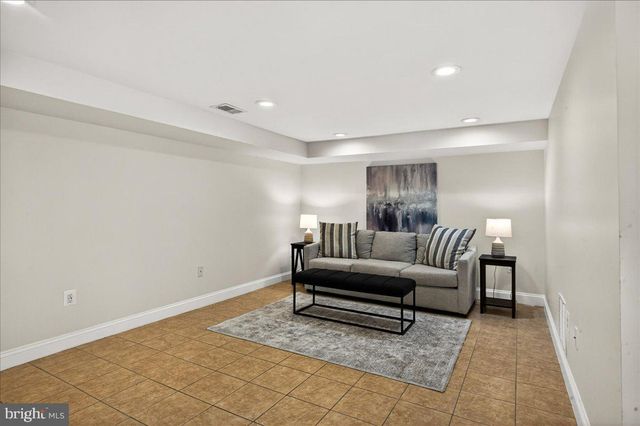 4448 W BRADDOCK RD, Alexandria, VA 22304