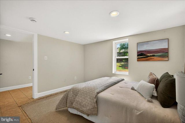 4448 W BRADDOCK RD, Alexandria, VA 22304