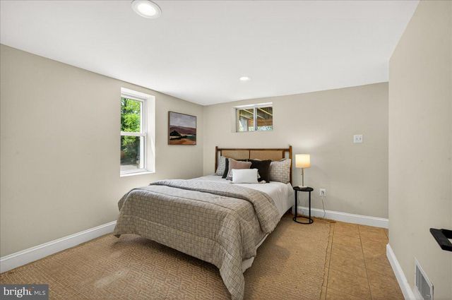 4448 W BRADDOCK RD, Alexandria, VA 22304
