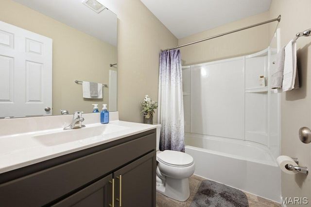 721 Creek View Drive, Fenton, MO 63026