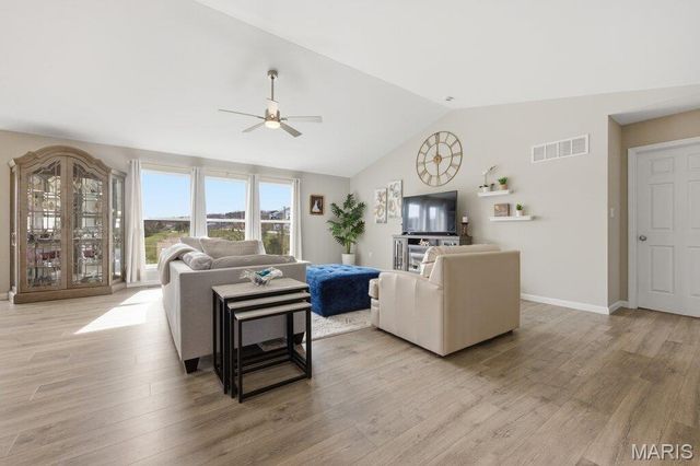 721 Creek View Drive, Fenton, MO 63026